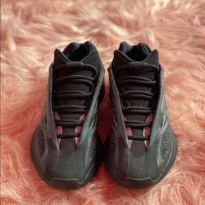 “2021 Yeezy 700 V3 “Dark Glow”